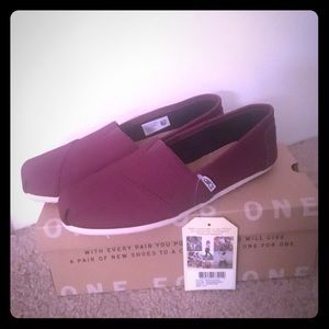 NWT Toms